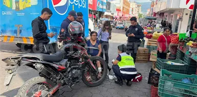 Acelerado motociclista atropella a adulta mayor Acelerado motociclista atropella a adulta mayor