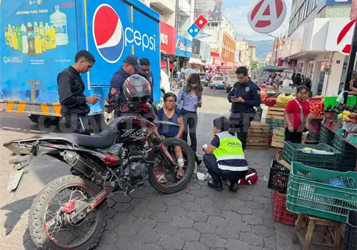 Acelerado motociclista atropella a adulta mayor Acelerado motociclista atropella a adulta mayor