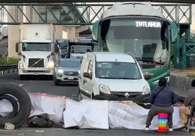Mantienen bloqueo en la México-Toluca Mantienen bloqueo en la México-Toluca