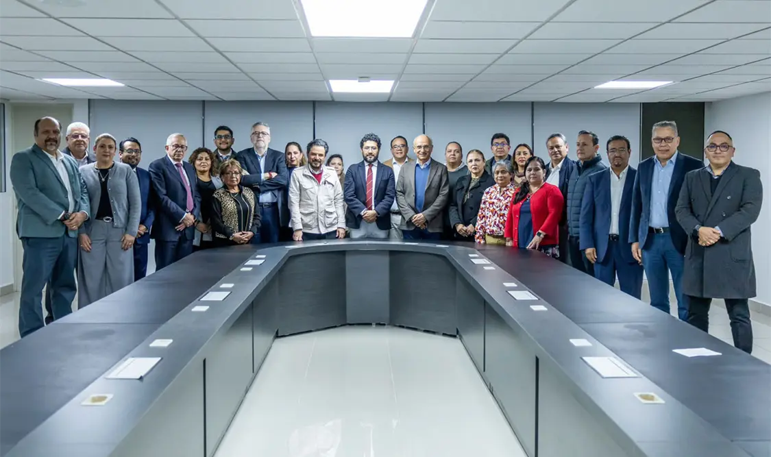 Trabajadores del IMSS se manifiestan por el aumento salarial. El Universal