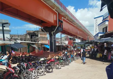 Desalojan zona del tren utilizada como estacionamiento