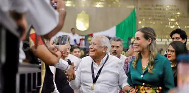 Imponen Medalla al M&eacute;rito C&iacute;vico a Joel Padr&oacute;n