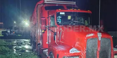 Recuperan tr&aacute;iler robado y agarran a diez implicados