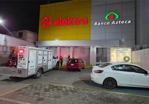 Dejan encerrados en elevador a clientes de tienda