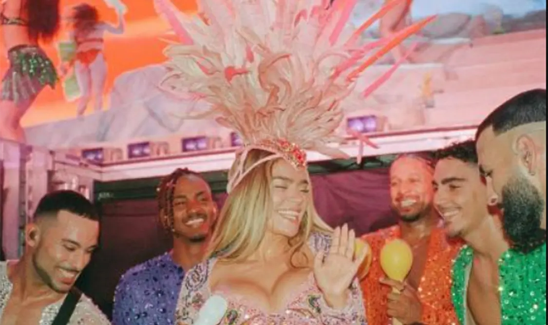 Karol G en polémica por vestuario