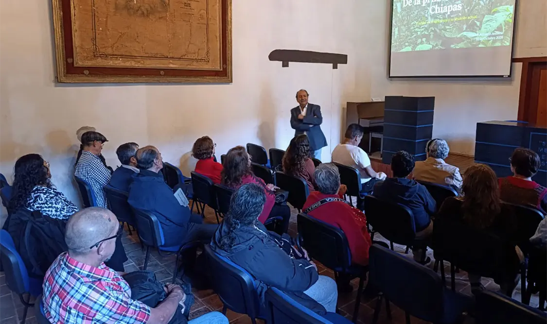La ponencia de Daladier Anzueto Anzueto abordó la transformación de las sociedades humanas. Cortesía