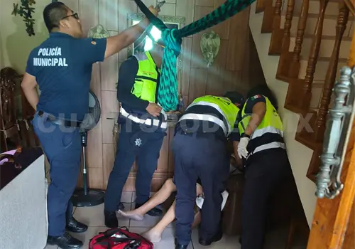 Muere mientras estaba sentado en su sillón Muere mientras estaba sentado en su sillón