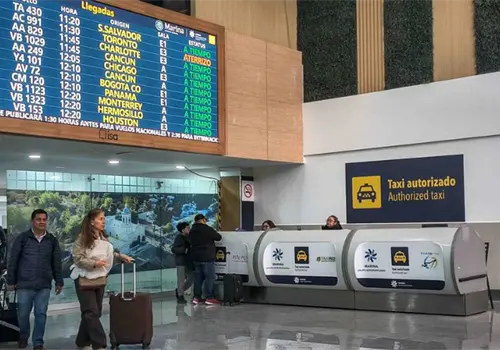 Niegan acceso para el Salón Protocolo del AICM Niegan acceso para el Salón Protocolo del AICM