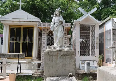 Devoci&oacute;n esculpida; consuelo y esperanza