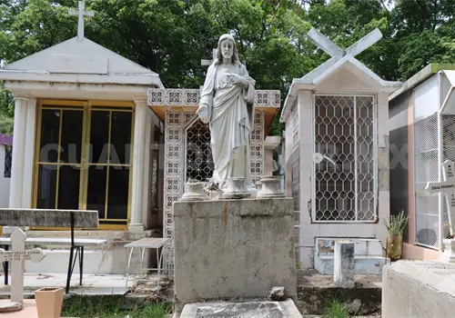 Devoci&oacute;n esculpida; consuelo y esperanza