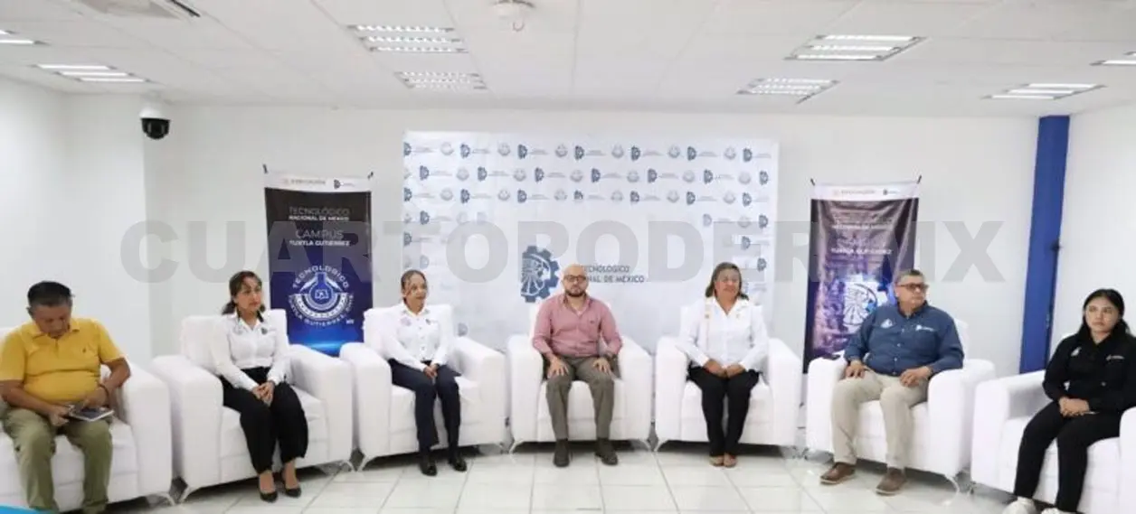 La directora destacó que como institución están comprometidos con la formación de profesionales. Cortesía