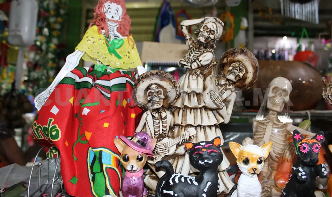 Mercados tuxtlecos se visten de Día de Muertos