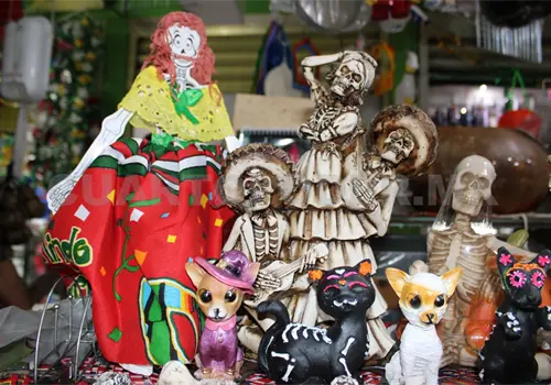 Mercados tuxtlecos se visten de D&iacute;a de Muertos