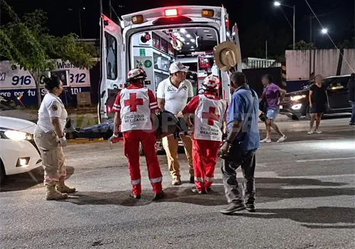 Se fractura al chocar en cami&oacute;n de valores