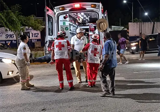 Se fractura al chocar en cami&oacute;n de valores