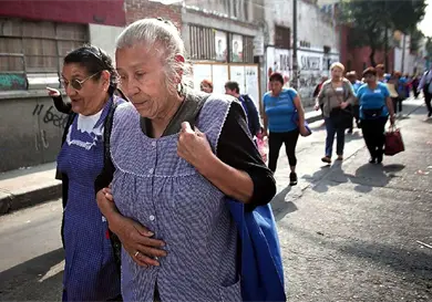 Hay más adultos mayores; cayó tasa de fecundidad Hay más adultos mayores; cayó tasa de fecundidad