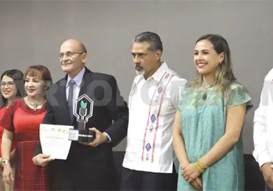El Colegio La Salle de Tuxtla recibe el Premio Chiapas al Ahorro y Eficiencia Energética El Colegio La Salle de Tuxtla recibe el Premio Chiapas al Ahorro y Eficiencia Energética