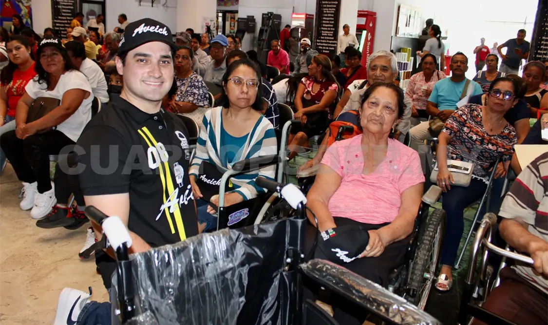 Personas en situación de vulnerabilidad recibieron sillas de ruedas para atender sus necesidades de movilidad. Daniel Oropeza/CP