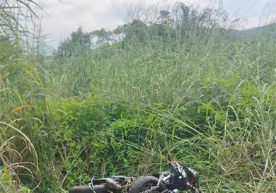 Derrape fatal: muere motorista en carretera Derrape fatal: muere motorista en carretera