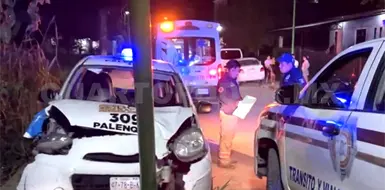 Taxista ebrio embiste a luminaria y a un poste
