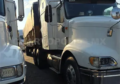 Transportistas realizan un paro simb&oacute;lico