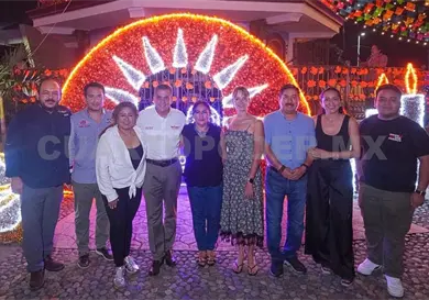 Inaugura alcalde decoraci&oacute;n alusiva al D&iacute;a de Muertos