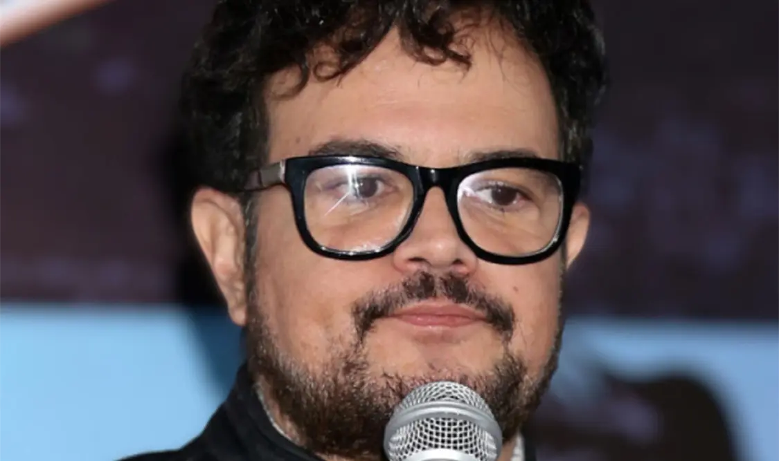 Proponen a Aleks Syntek internarse