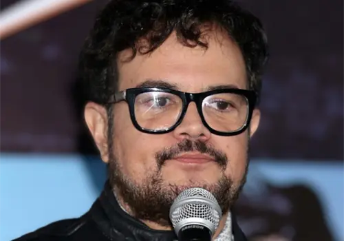 Proponen a Aleks Syntek internarse