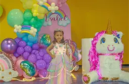 ¡Muchas felicidades, Isabelita! ¡Muchas felicidades, Isabelita!