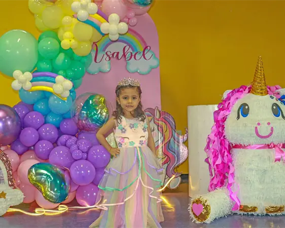¡Muchas felicidades, Isabelita! ¡Muchas felicidades, Isabelita!