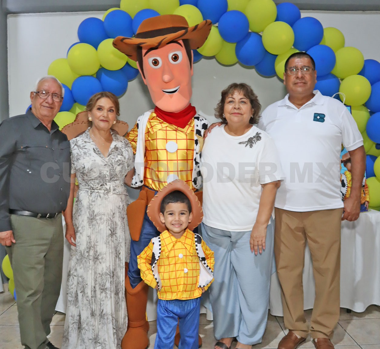 Edrian Emiliano recibe el bautismo