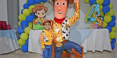 Edrian Emiliano recibe el bautismo Edrian Emiliano recibe el bautismo