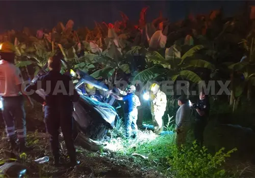 Fatal carambola; un vehículo destrozado Fatal carambola; un vehículo destrozado