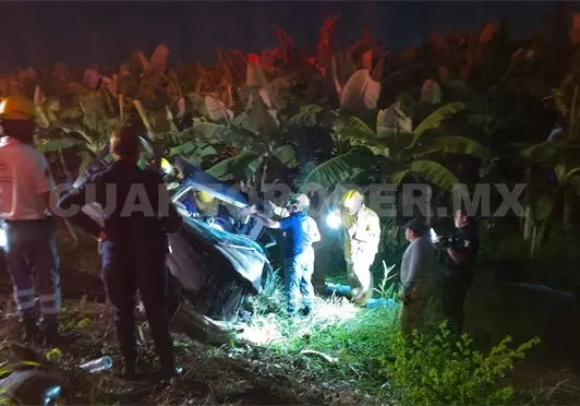 Fatal carambola; un vehículo destrozado Fatal carambola; un vehículo destrozado