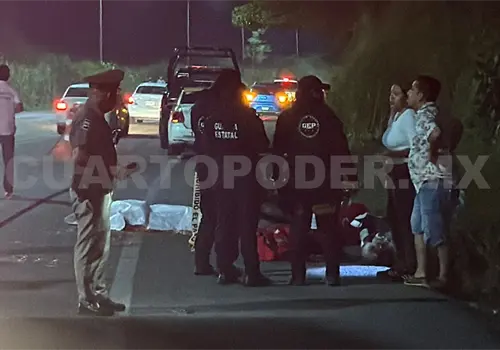 Tráiler arrolla a moto y mata a una mujer Tráiler arrolla a moto y mata a una mujer