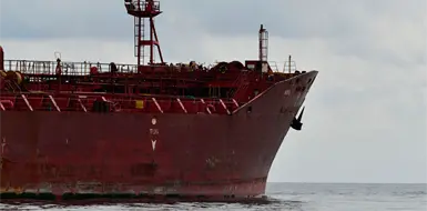 Dos petroleros sancionados llevan di&eacute;sel ruso a EE. UU.