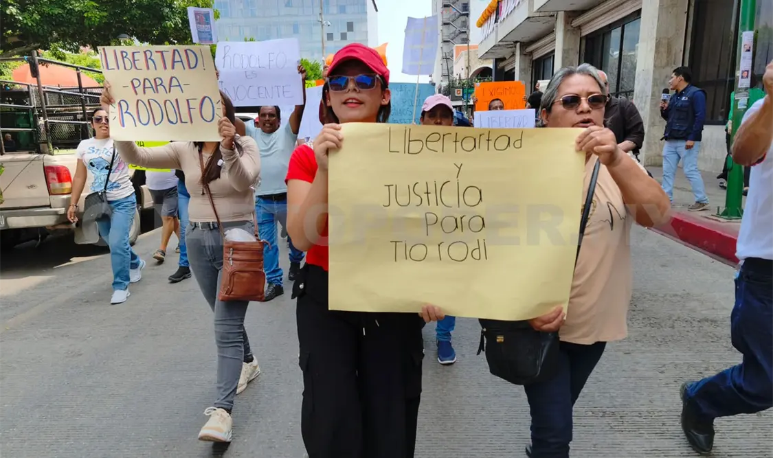 Familia y vecinos se trasladaron a la capital para manifestarse. Carlos López / CP