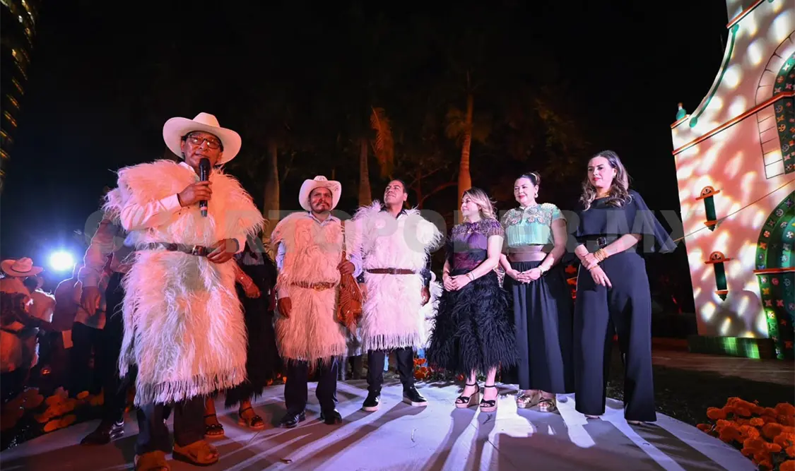 El gobernador agradeció a las autoridades de Chamula por hacer posible esta celebración. Cortesía