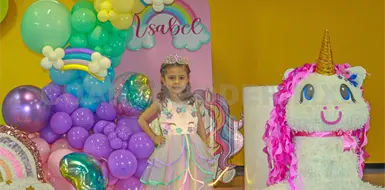 ¡Muchas felicidades, Isabelita! ¡Muchas felicidades, Isabelita!