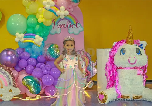 ¡Muchas felicidades, Isabelita! ¡Muchas felicidades, Isabelita!