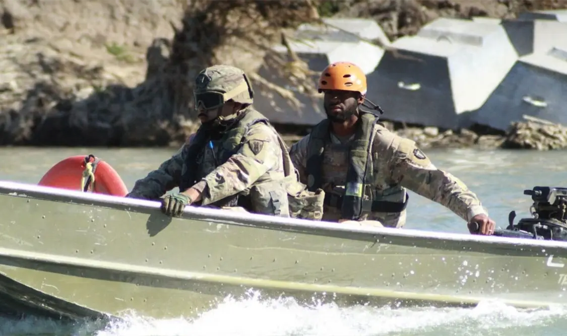 Autorizan que 28 marines ingresen armados a México