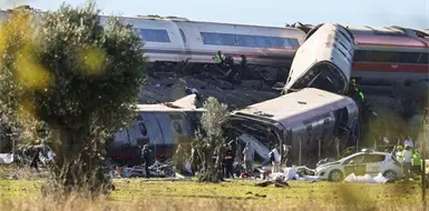 Choque entre dos trenes deja al menos 68 muertos