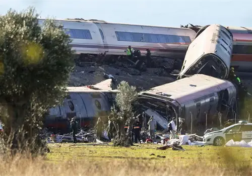 Choque entre dos trenes deja al menos 68 muertos