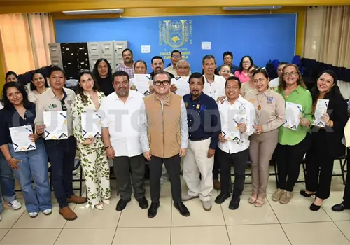 Entregan recategorizaciones a docentes Entregan recategorizaciones a docentes