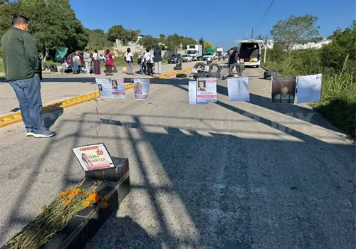 Madres en resistencia bloquean carretera federal