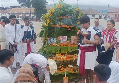 Realizan altares normalistas de la Canek Realizan altares normalistas de la Canek