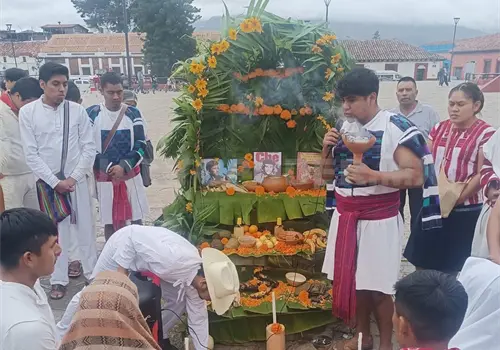 Realizan altares normalistas de la Canek