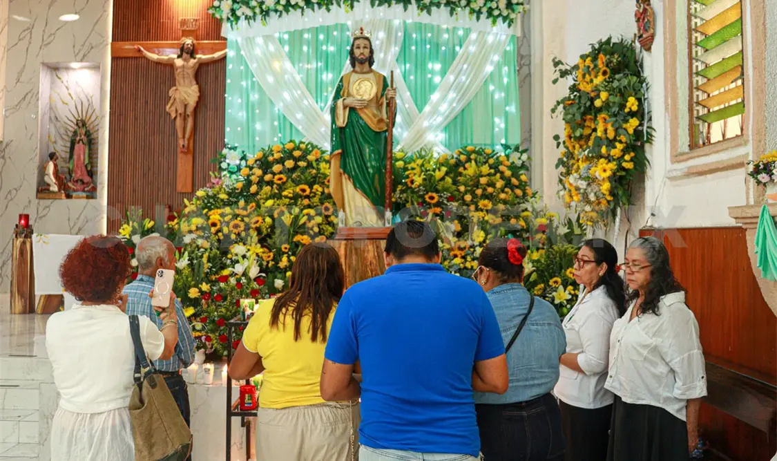 Los fieles acuden para agradecer los favores recibidos y pedir la intercesión del santo. Itzel Paniagua / CP