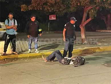Derrapa en libramiento Sur y se lesiona motociclista Derrapa en libramiento Sur y se lesiona motociclista