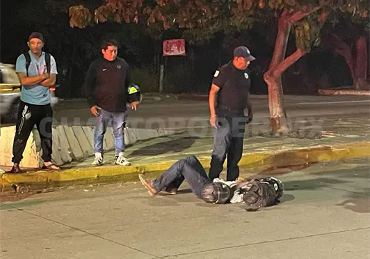 Derrapa en libramiento Sur y se lesiona motociclista Derrapa en libramiento Sur y se lesiona motociclista